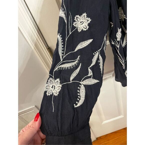 J. Jill Navy Embroidered Pin Tuck Covered Button Blouse sz XL EUC - Picture 3 of 10